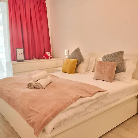 Crazy Sea View 1br Pools Apartment Mamaia